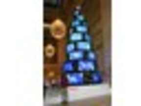 Illustration de l'article Sharp créé un arbre de Noël en téléviseurs et aide le programme HOPE
