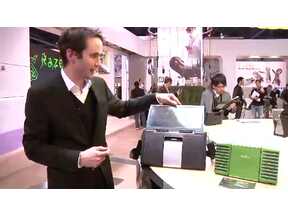 Illustration de l'article CES 2011 en vidéo : Eton Soulra XL, la première station d'accueil iPod solaire et transportable