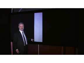 Illustration de l'article ISE 2012 en vidéo : Screen Excellence Absolute, écran de projection haut-de-gamme avec masques motorisés